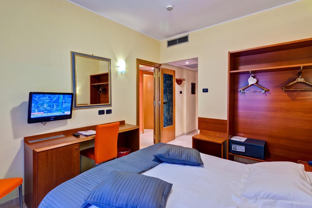 Best Western Blu Hotel Roma Exterior photo